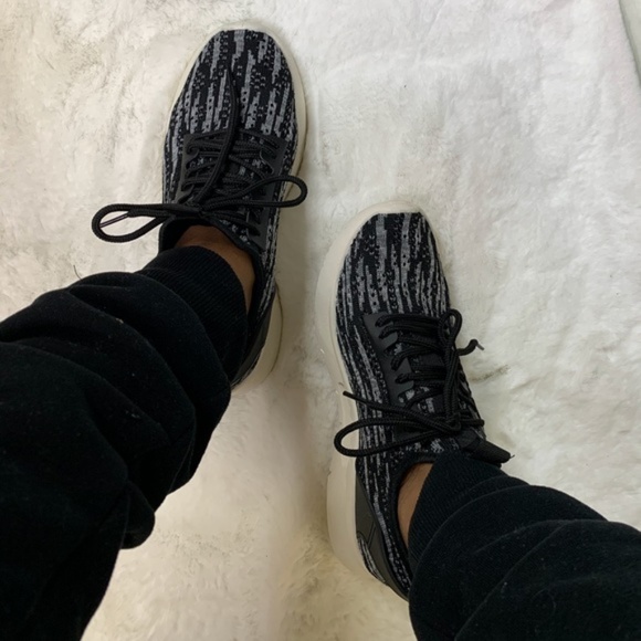 Flyknit Breathable Sneaker in Black/White Combo - Picture 2 of 5